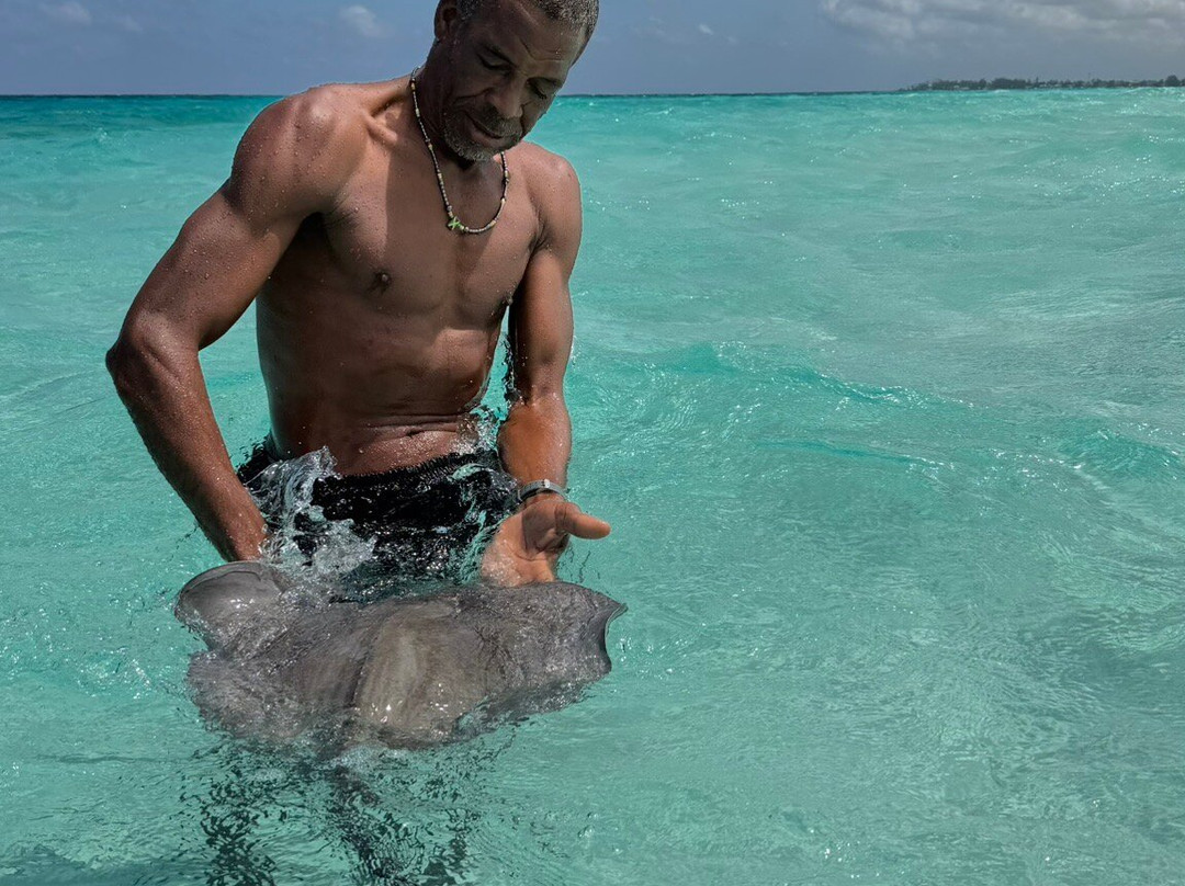 CAPTAIN VERNON CHARTERS LTD-西湾必去景点