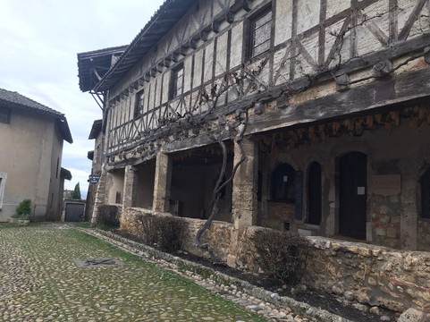 Cité Médiévale De Pérouges-贝胡吉必去景点