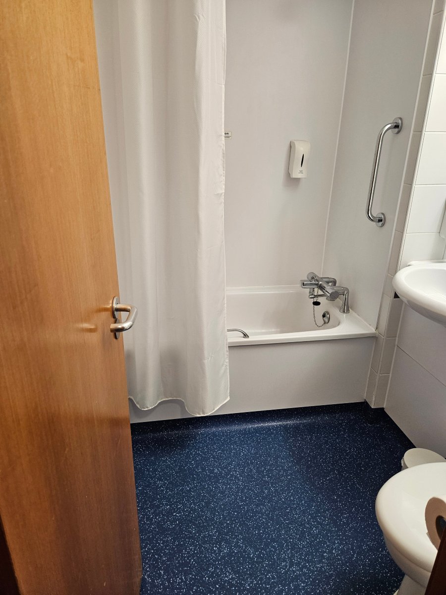 旅屋酒店-斯塔福德M6-浴室