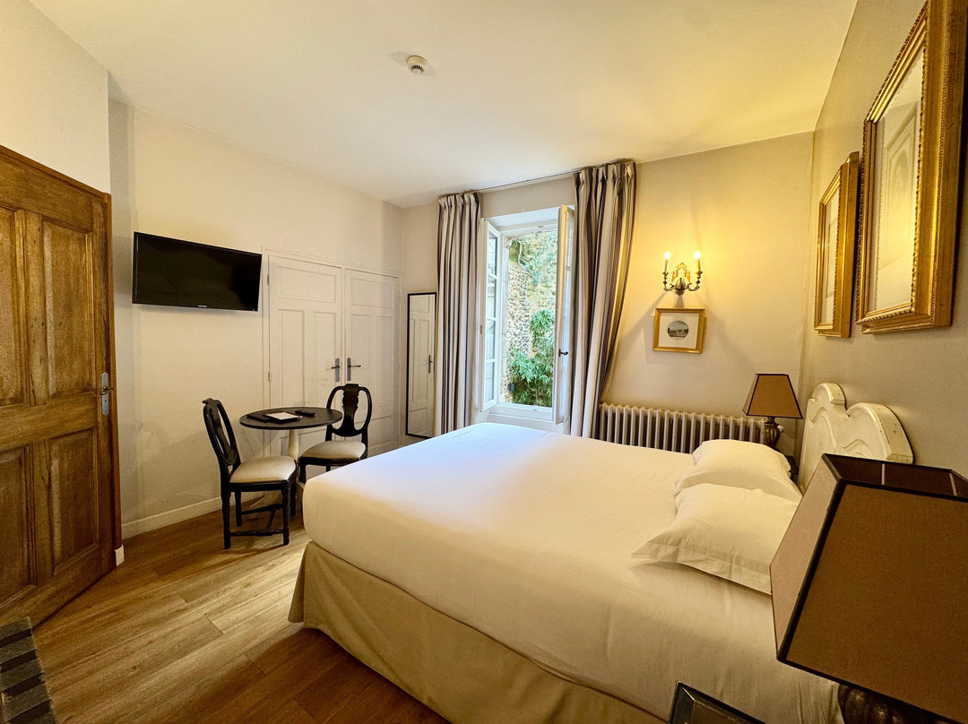 Tulette酒店住宿-正午餐厅酒店