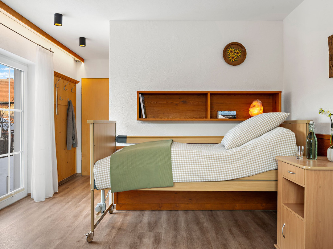 阳光因贝格博加思索夫酒店主图