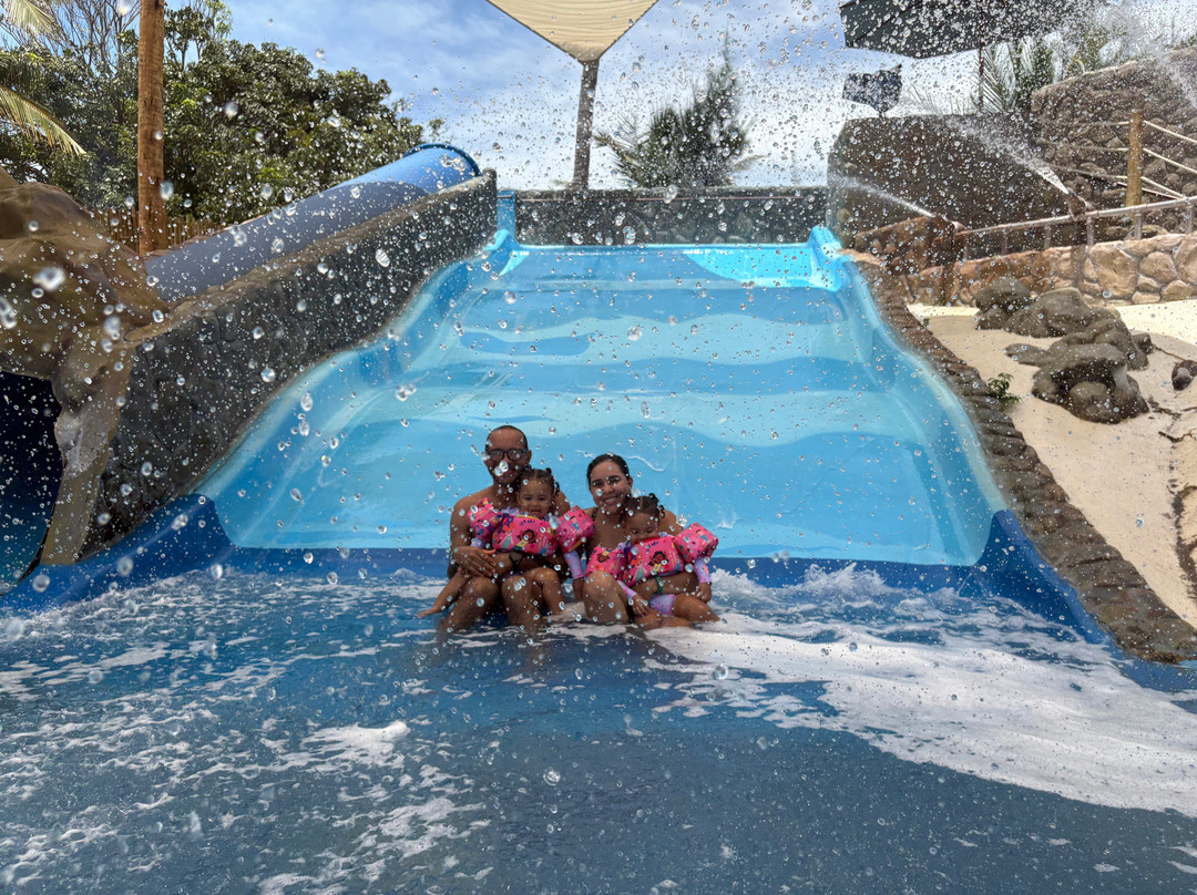 卡瑙比妮雅海滩度假村主图