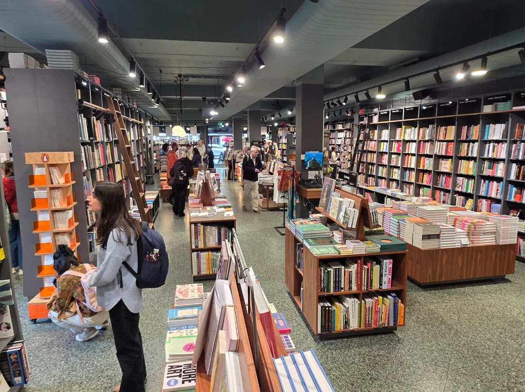 Readings Book Shop-墨尔本必去景点