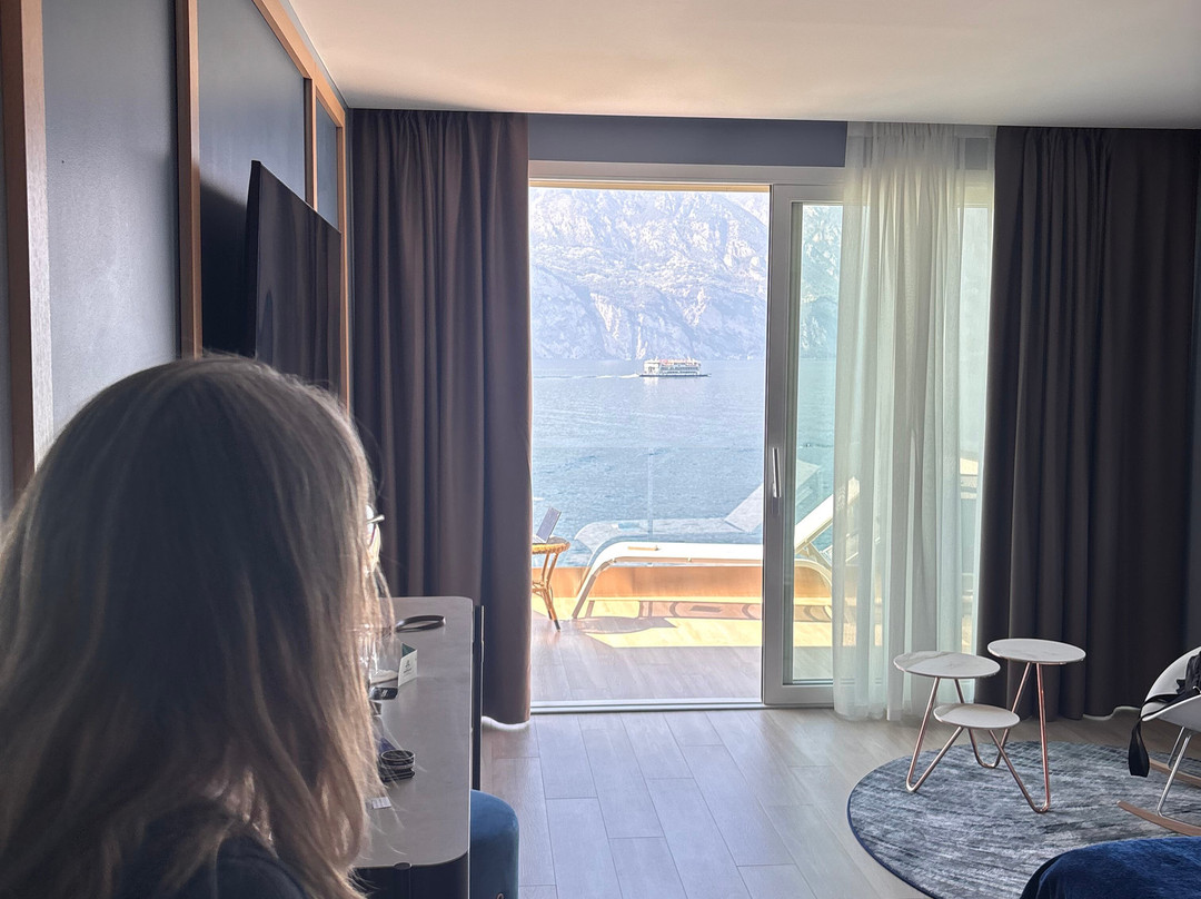 卡斯泰洛湖滨酒店主图