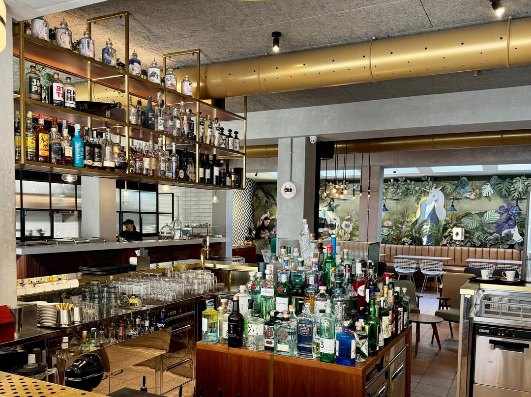 里乔恩住宿酒店主图