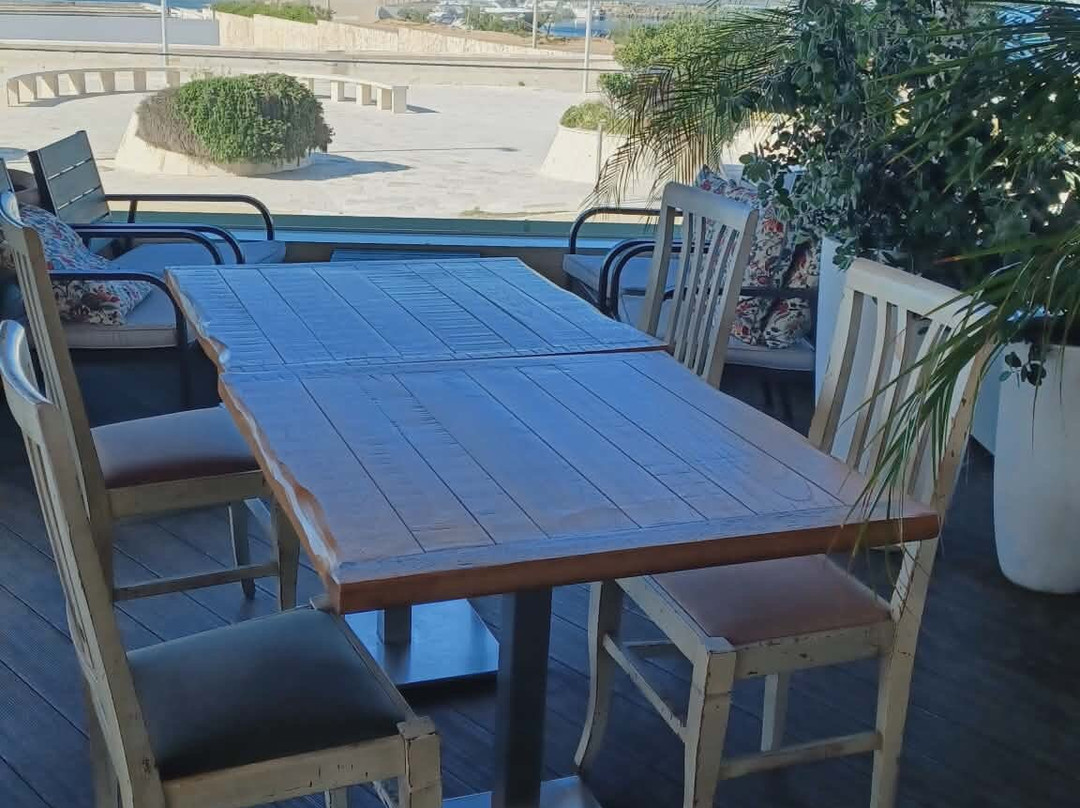 罗马诺酒店主图
