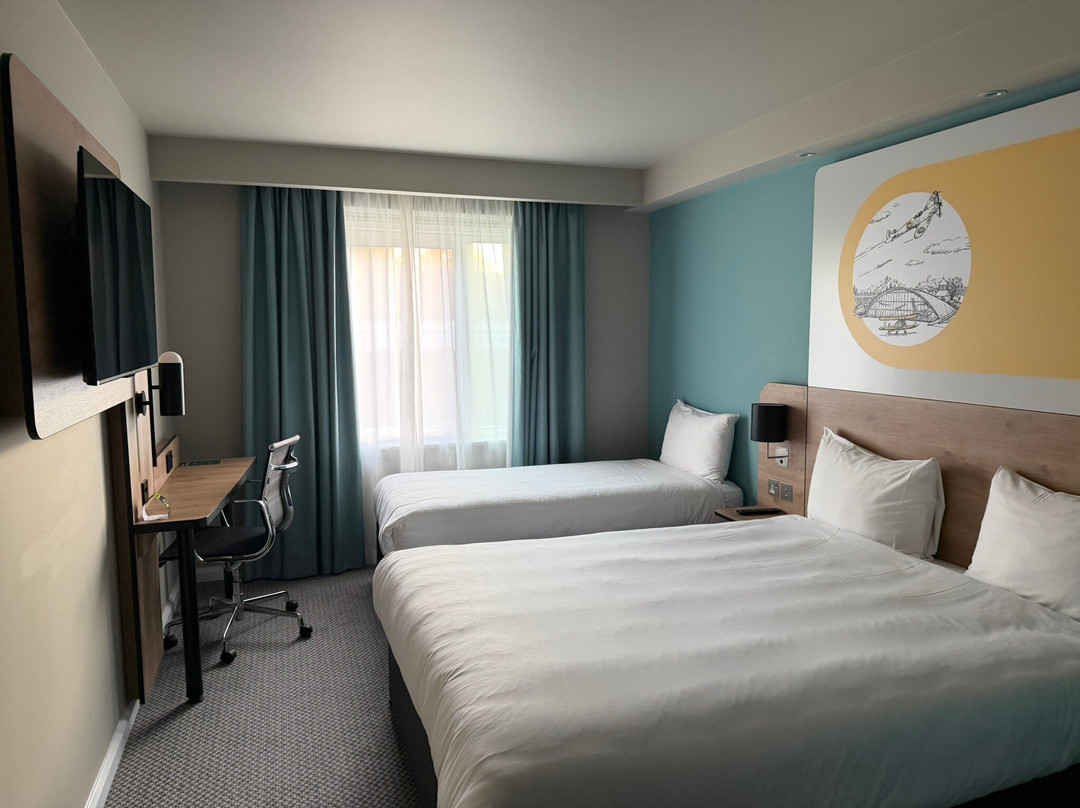Great Chesterford酒店住宿-快捷假日剑桥达克斯福德M11高速公路10号岔口酒店