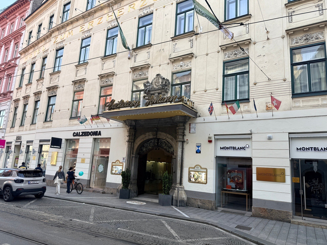 约翰大公宫殿酒店主图