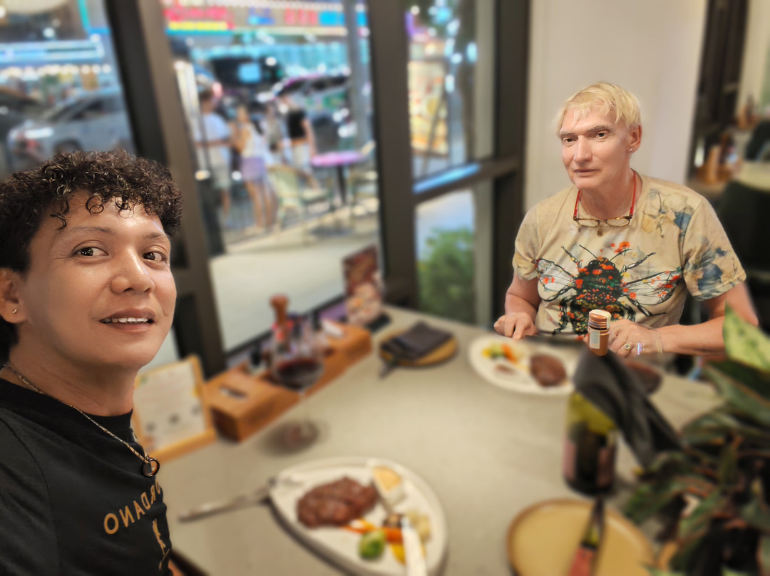 Le Four Steak & Pizza