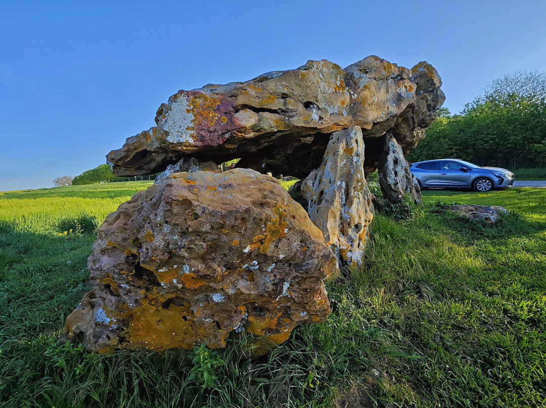 Dolmen dit La Pierre-Levée-Neuville de Poitou必去景点