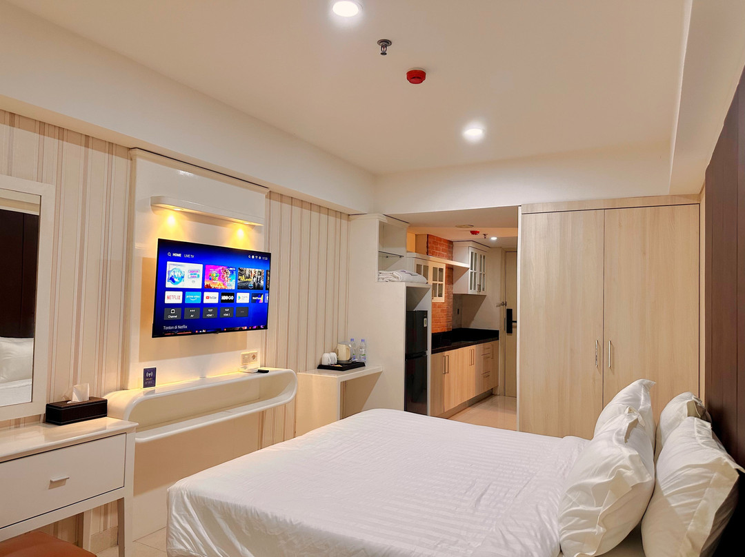 KUMU Warhol Apartment at Louis Kienne View Simpang Lima Semarang