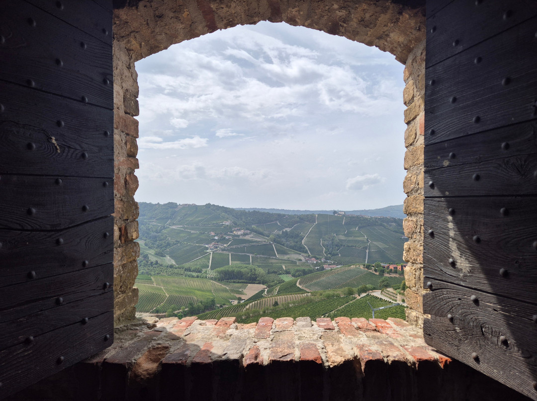 Castello di Serralunga d'Alba-塞拉伦加达尔巴必去景点