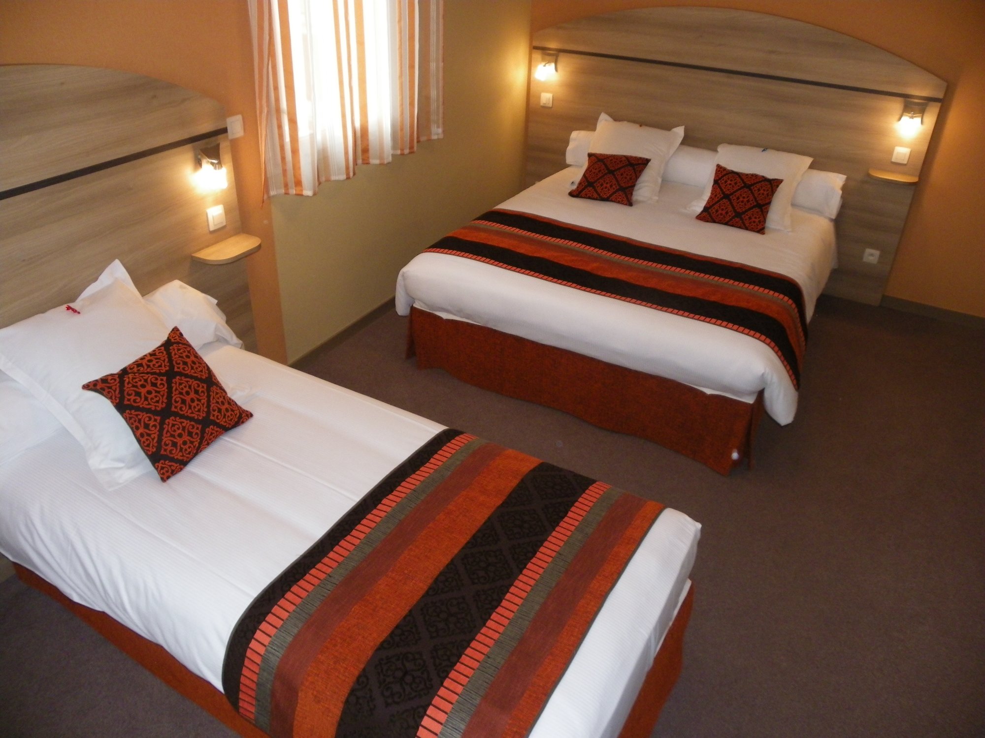 Hotel Les Etoiles Du Forez-官方