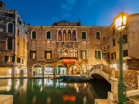 安缇卡道奇酒店主图