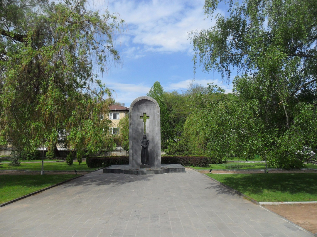 Monument to Military Medical Workers景点图片