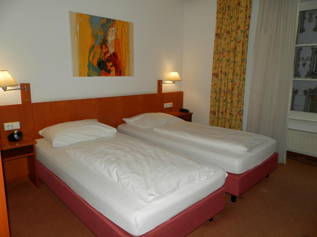 Central Hotel Lowen