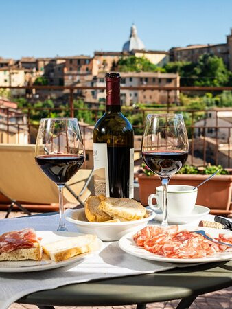 密涅瓦酒店主图