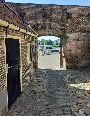 Vis- Of Waterpoort (14e Eeuw)-Hasselt必去景点