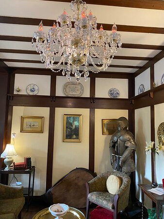 Barons Court Hotel主图