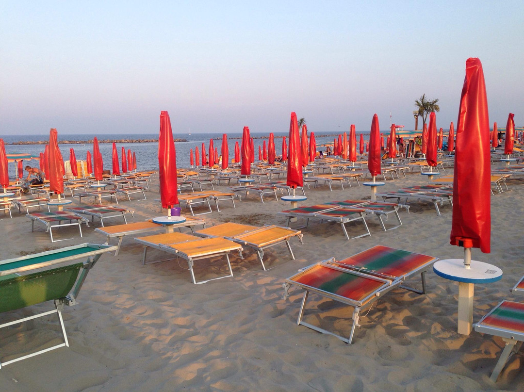 Pinguino Beach Club景点图片