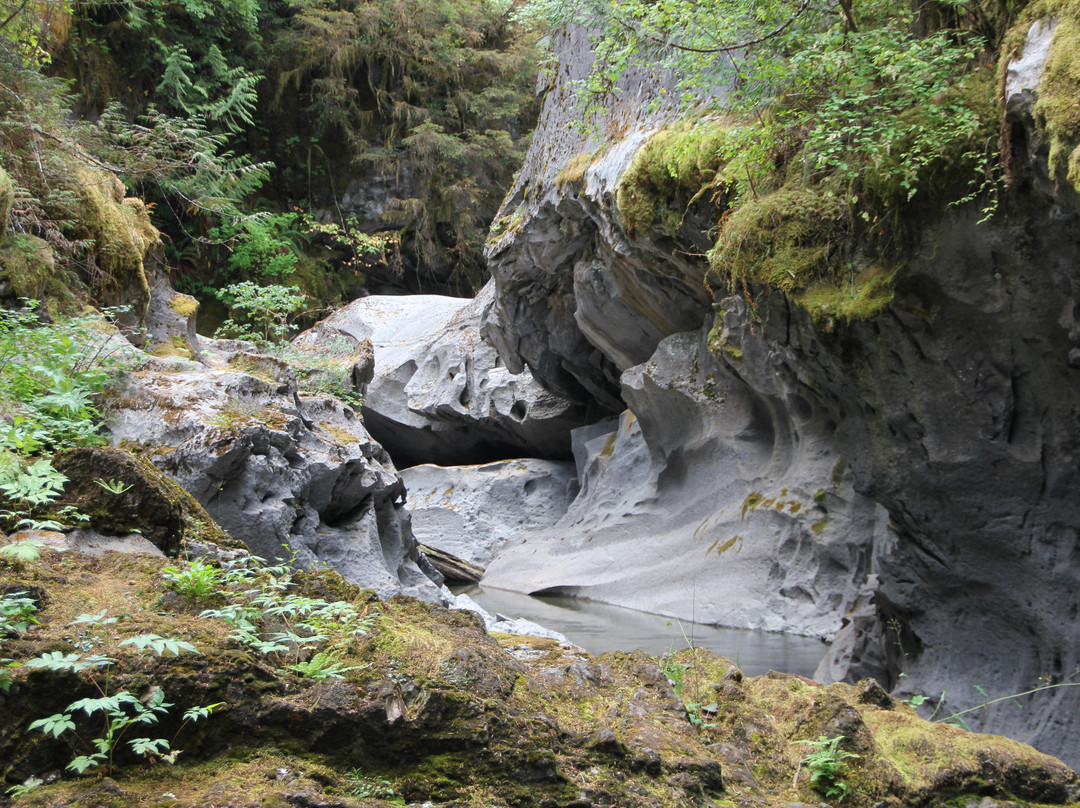 Little Huson Cave Park景点图片