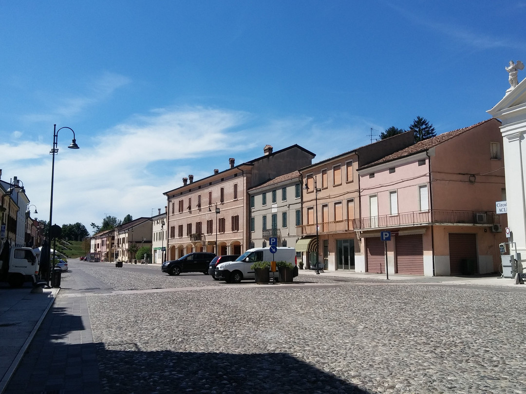Piazza Liberta景点图片