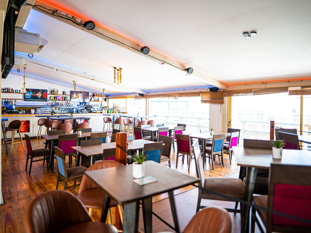 Ivy Sports Bar & American Grill