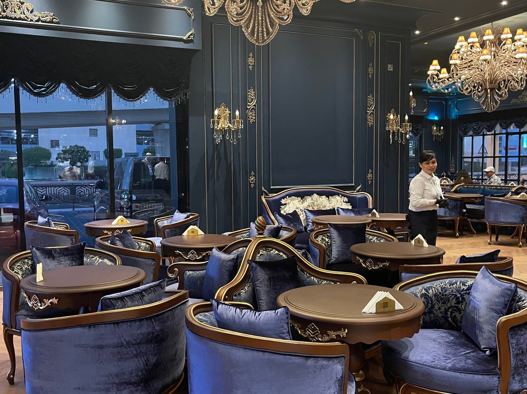 La Reine De Versailles Cafe