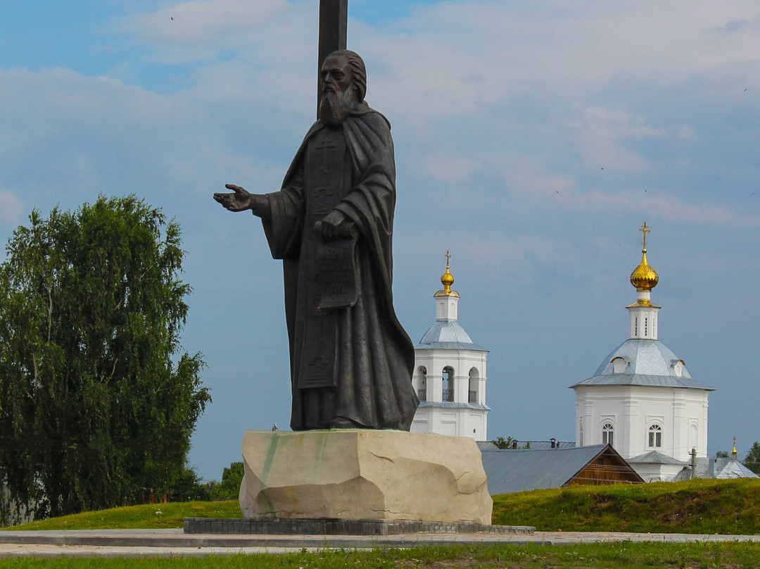 Monument to Saint Macarius Zheltovodsky景点图片