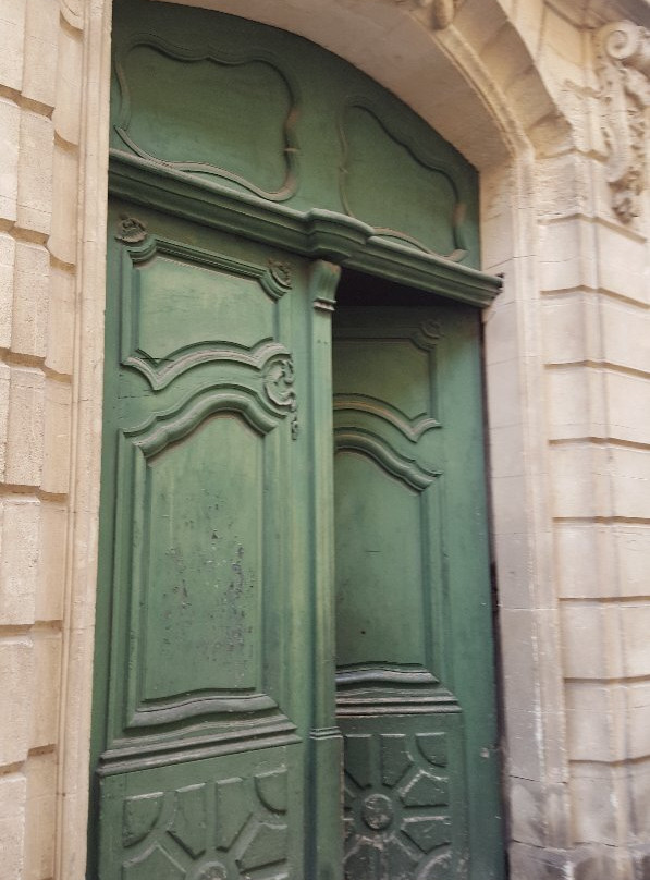 Place de la Republique-Beaucaire必去景点
