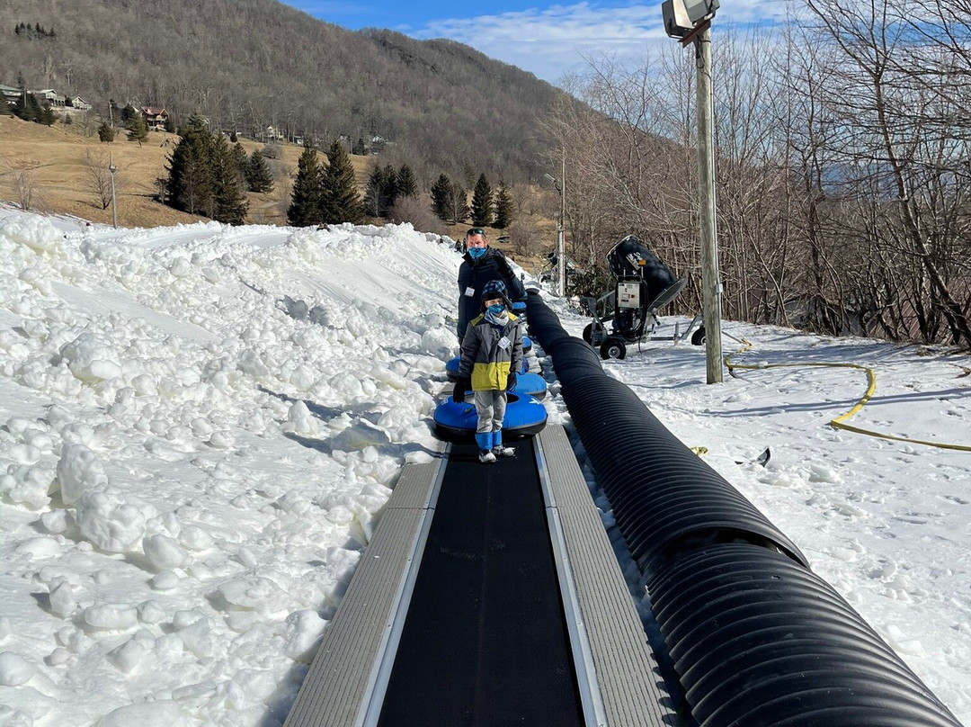 Hawksnest Snow Tubing and Zipline景点图片