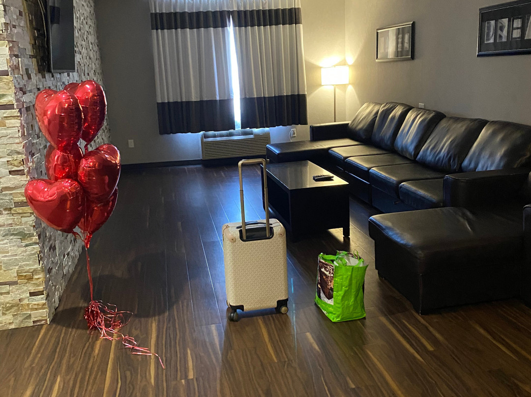 Home Inn & Suites - Regina Airport West主图