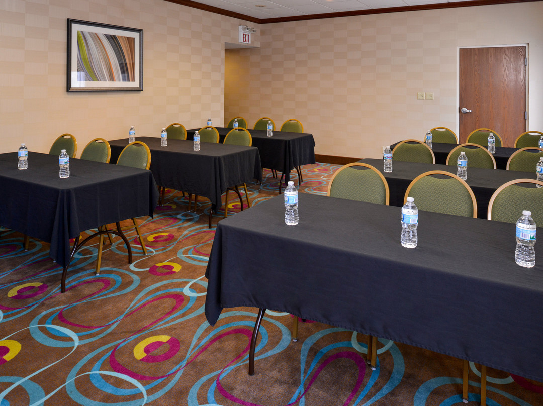 Holiday Inn Express & Suites Dayton-Huber Heights by IHG主图