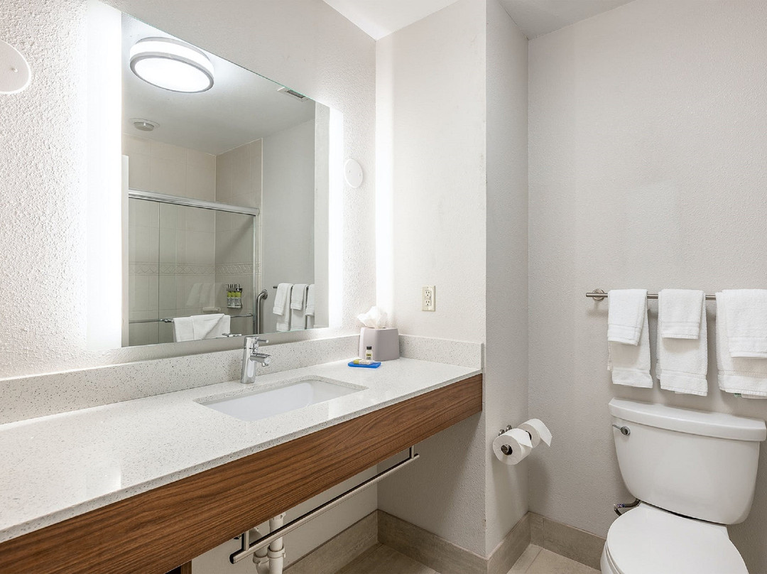 Holiday Inn Express Mccomb By IHG主图