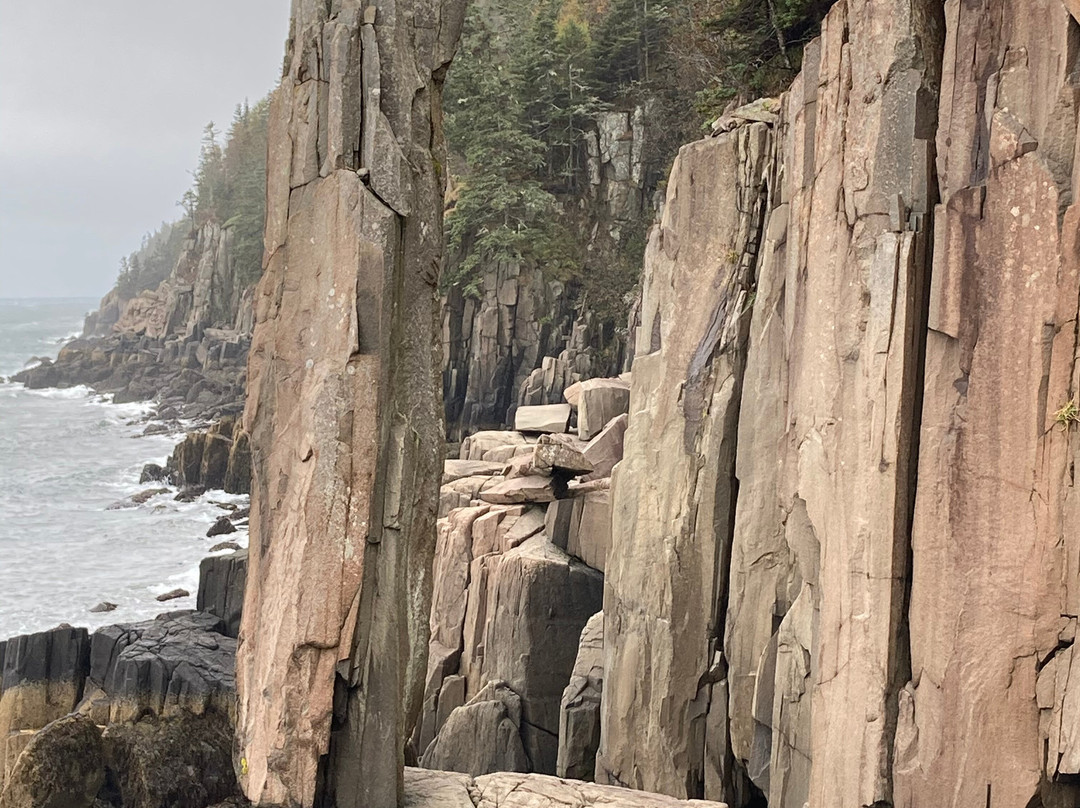 Balancing Rock Trail-Tiverton必去景点