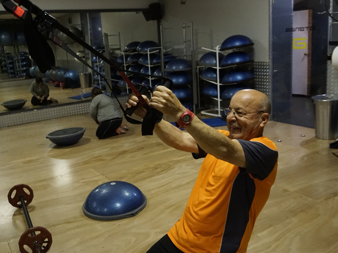 Gimnasio Atenas-马贝拉必去景点