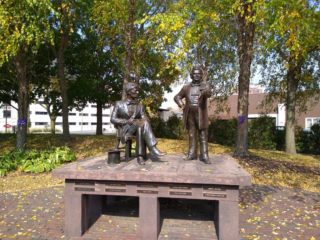 Lincoln Douglas Debate Square-弗里波特必去景点