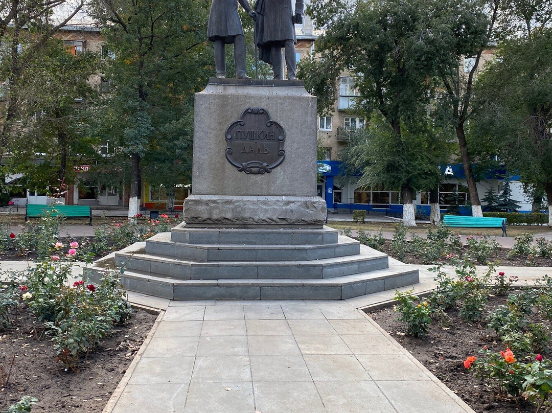 Monument to Pushkin and Dal-Orenburg必去景点