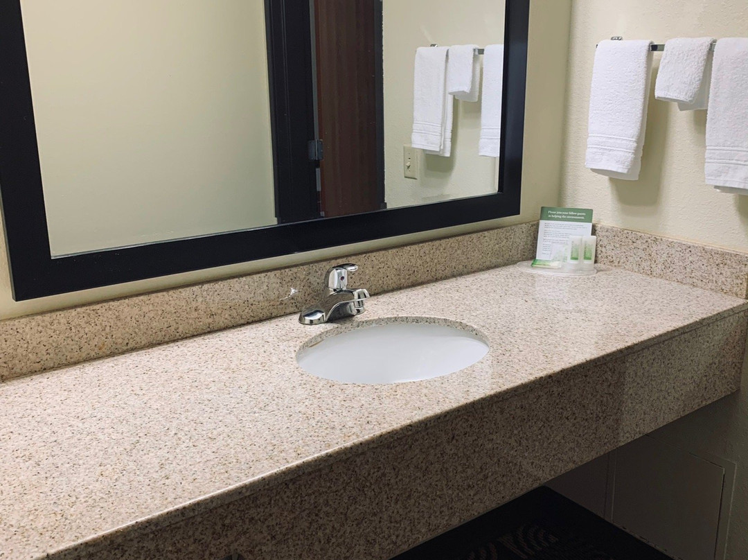 AmericInn by Wyndham Elkhorn Near Lake Geneva主图