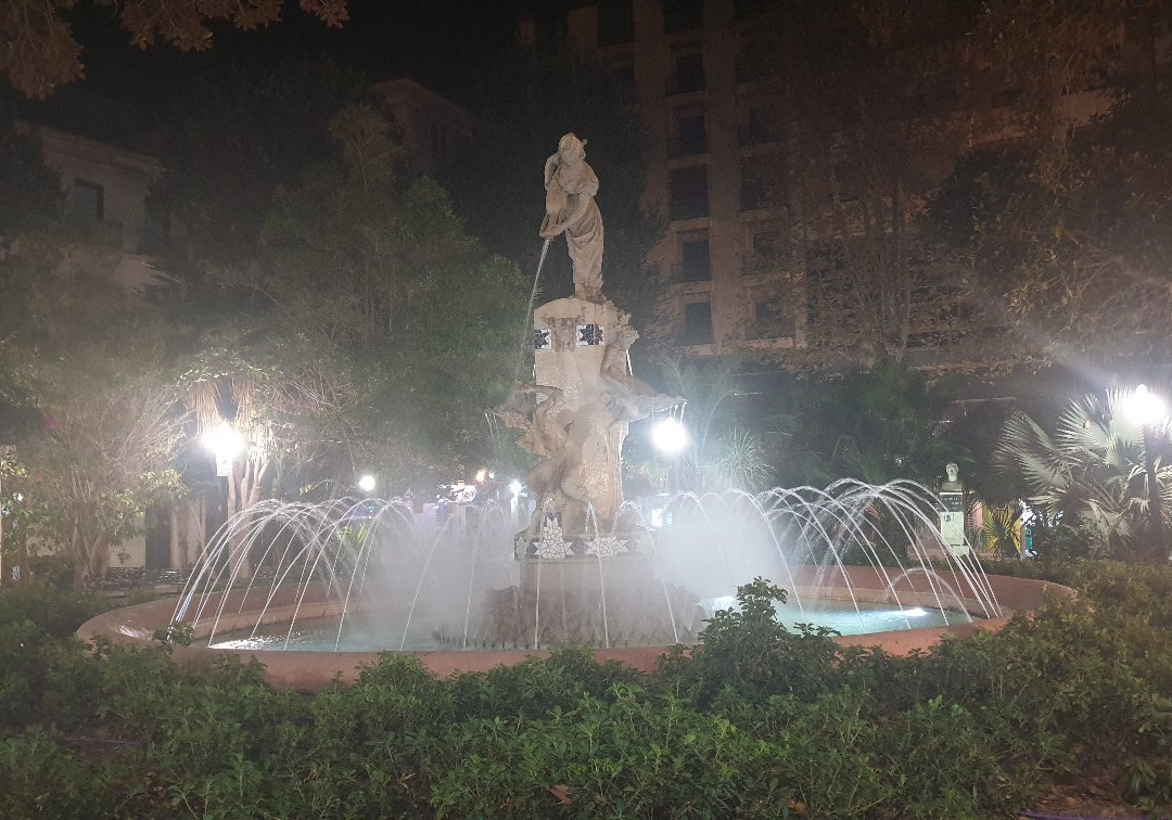 Plaça De Gabriel Miró景点图片