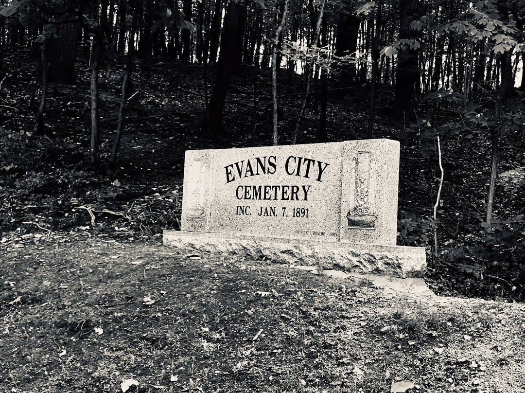 Evans City Cemetery景点图片