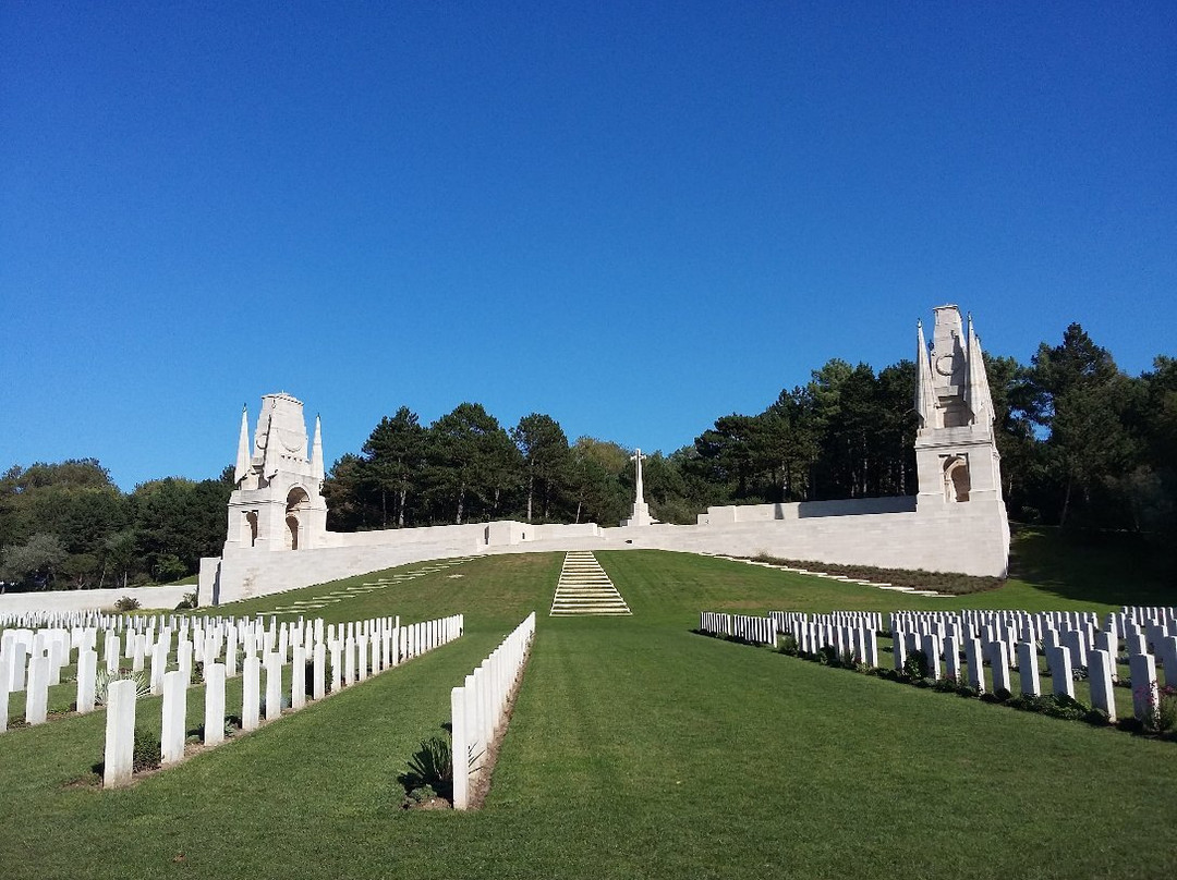 Etaples Military Cemetery景点图片