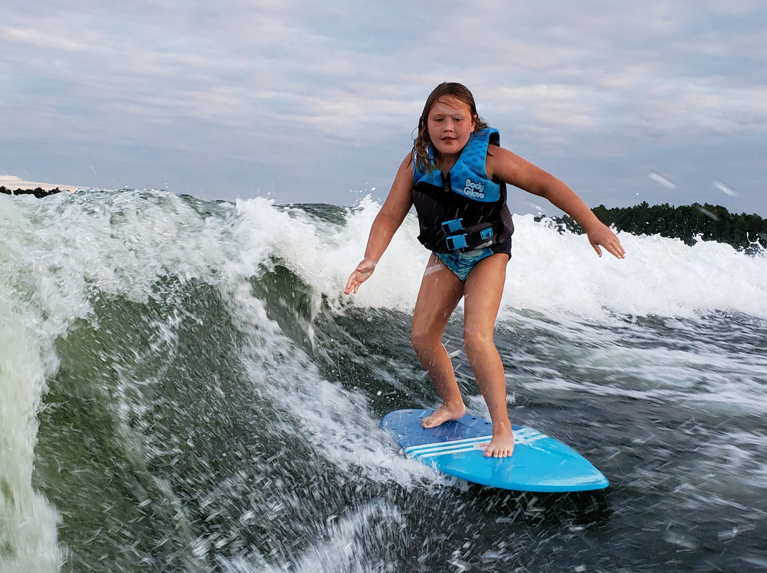 Surf SCONSIN景点图片