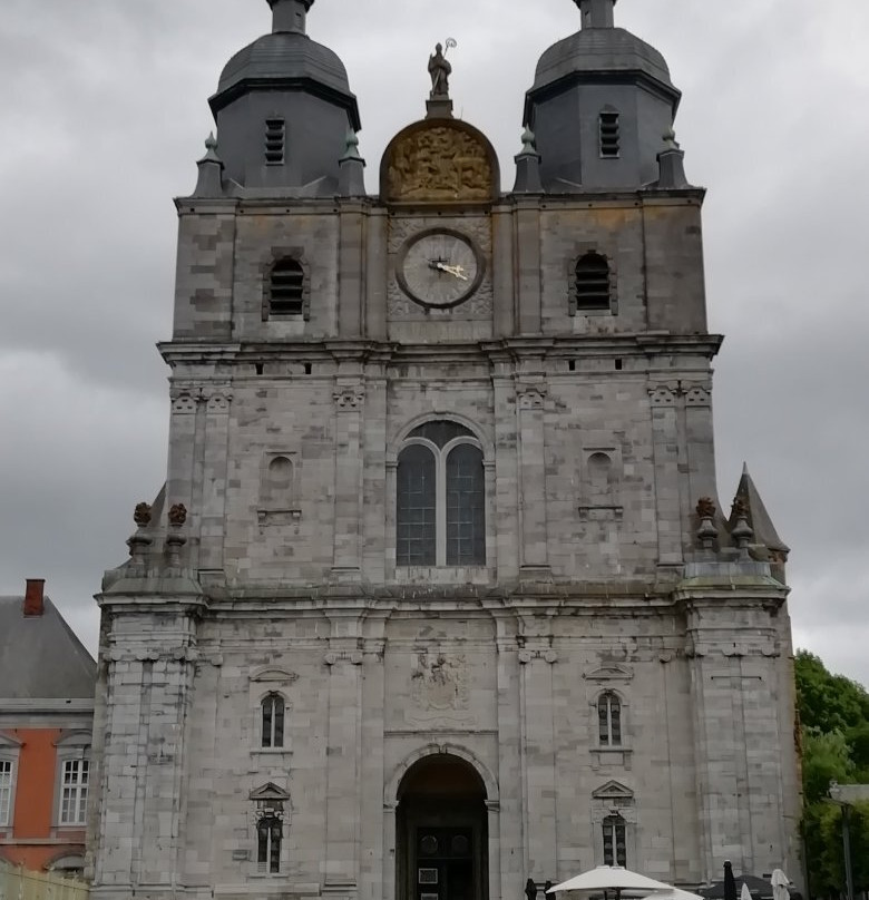 Basilique Saint-Hubert景点图片
