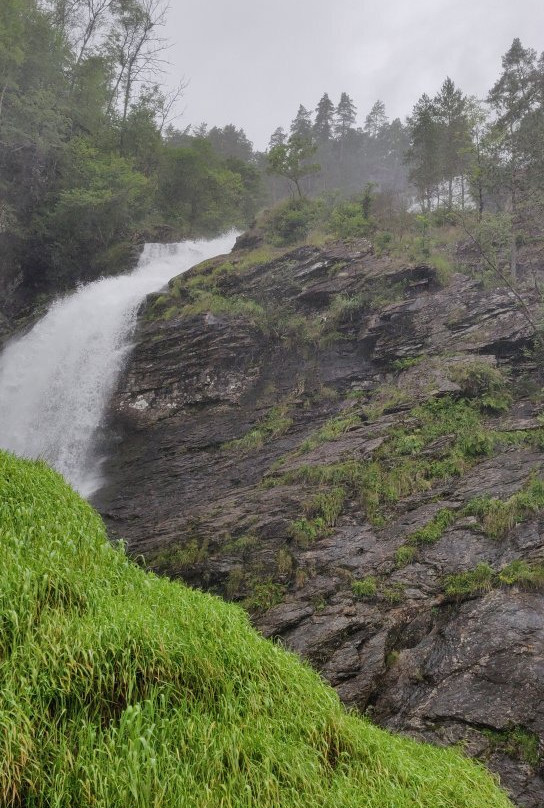 Svandalsfossen Falls景点图片