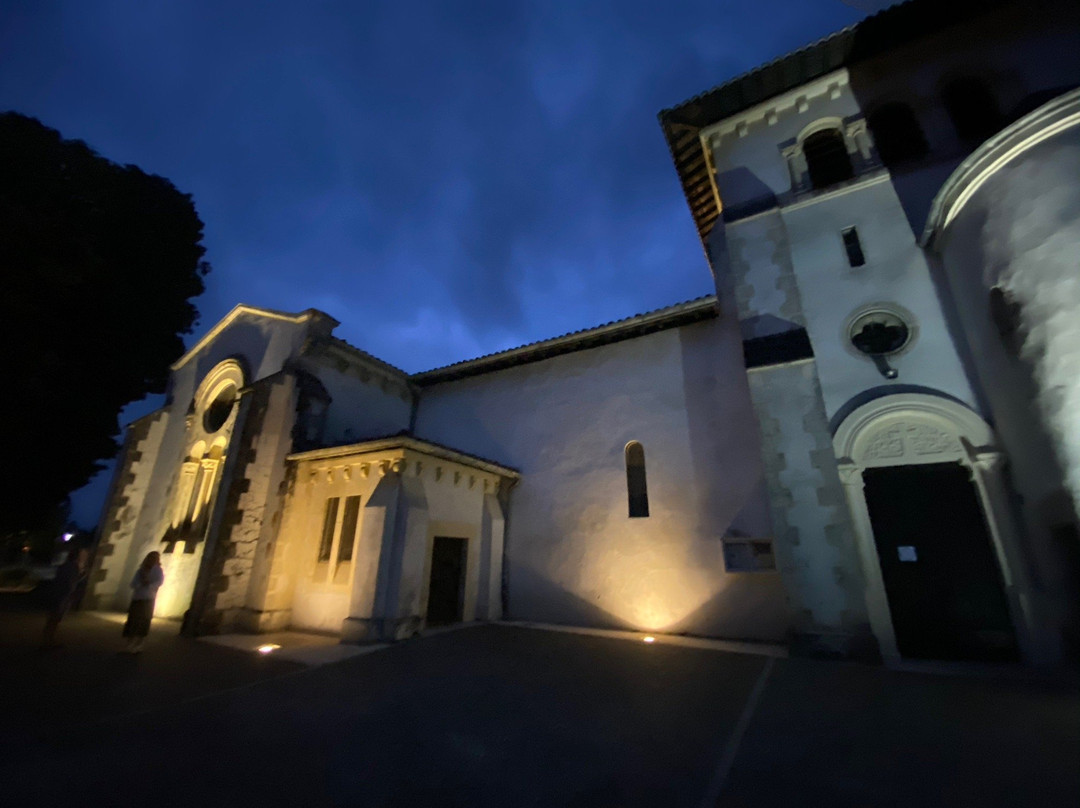 Eglise romane de san Server景点图片