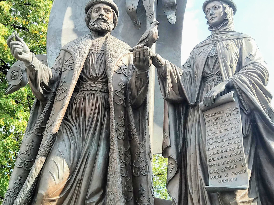 Monument to Peter and Fevronia景点图片