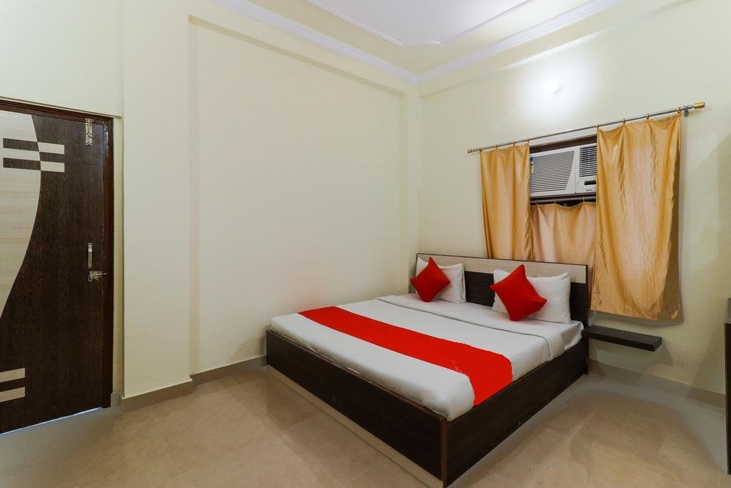 Hotel Station View Mughalsarai by ShriGo Hotels