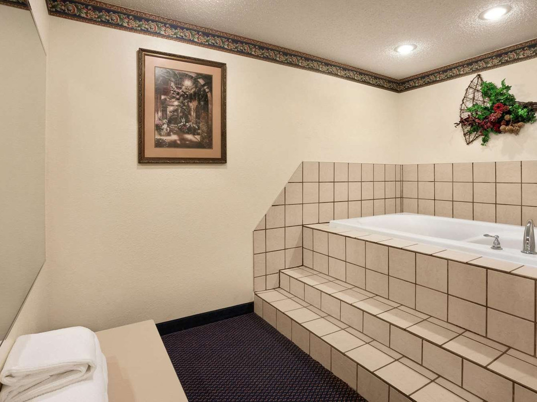 Travelodge by Wyndham Fort Scott主图