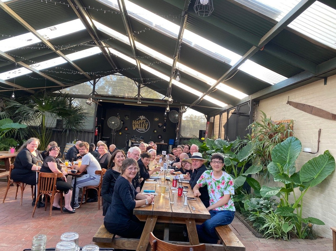 Ovens Happy Valley Hotel主图